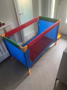 Travel cot