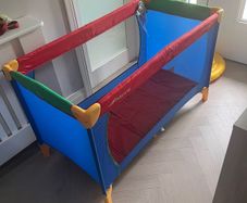 Travel cot