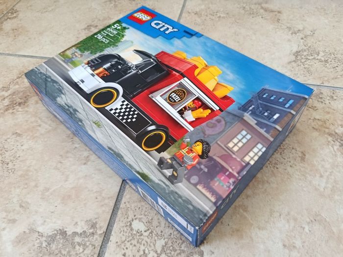 LEGO CITY 2026 Fries Food Truck 216 pcs Code 60488 NEW
