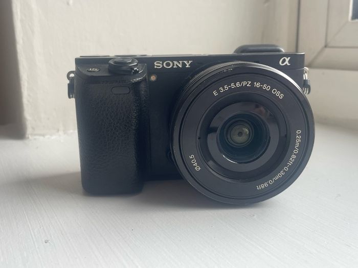 Sony a6300 + 16-50 kit lense
