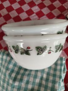 2 x Vintage Pyrex Bowls