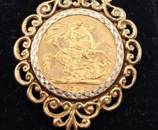 Full sovereign coin mounted in 9ct yellow gold pendant