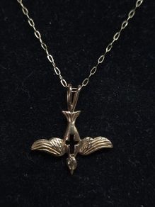 Vintage 9ct Gold Flying Bird Pendant Necklace | H. Samuel Box |