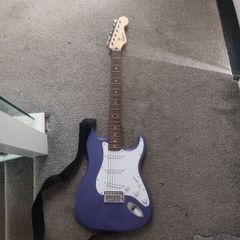 squier sonic strat LRL ultra violet