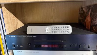 Yamaha CD-S700 CD player