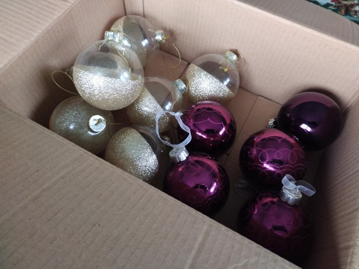 x1 Box of x12 Glass Baubles