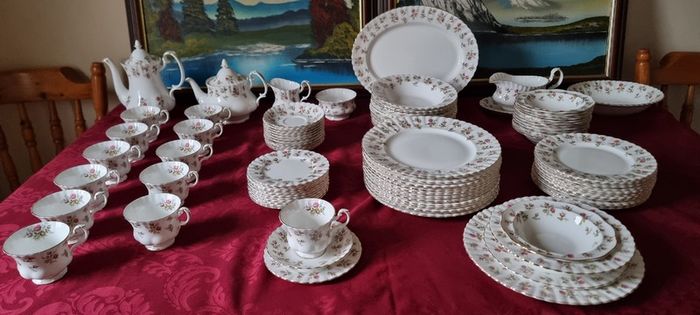 92 Pc. Royal Albert Winsome Bone China Gold Gilt Dinner, Coffee And Tea Service / Set For 12 Person Setting Made In England
