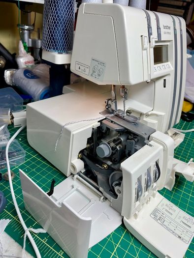 BROTHER 9700LD Overlocker Sewing Machine - Just Serviced - Excellent condition - Japanese quality made