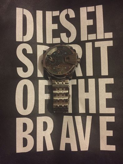 Diesel Uber Chief Gunmetal Watch broken