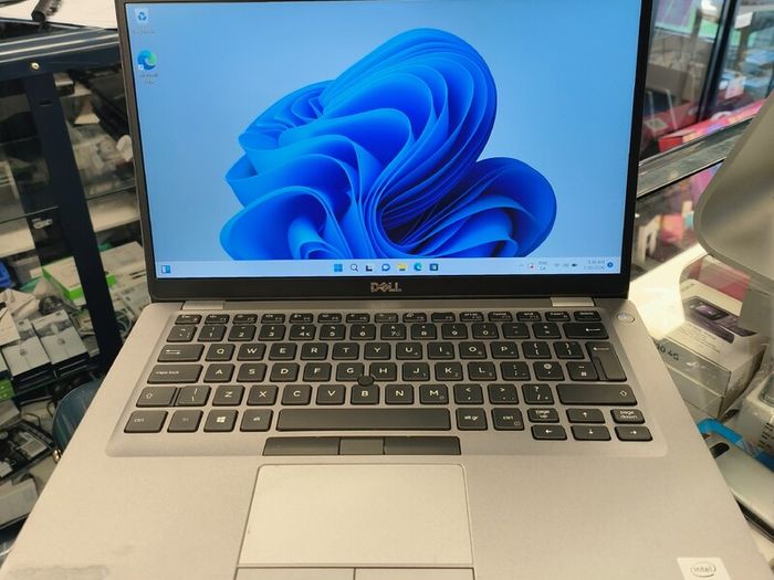 Dell Latitude 5410 14" i5-10310U (10th Gen) 8GB Memory 256GB SSD Windows 11 Pro.