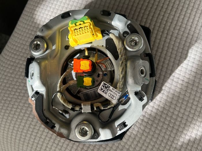 Audi steering wheel airbag