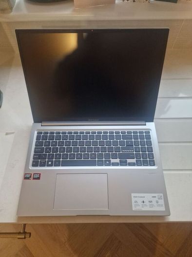 ASUS Vivobook 16