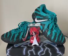 Basketball shoes