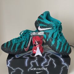 Basketball shoes