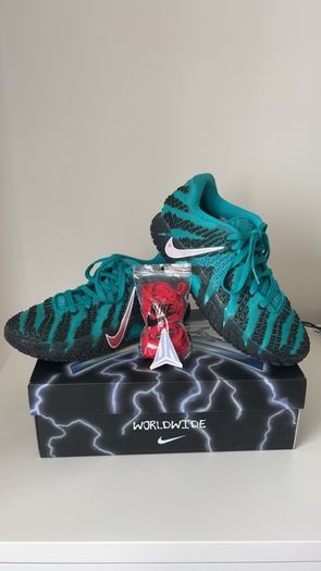 Basketball shoes