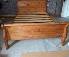 Sleigh bed frame (King size)