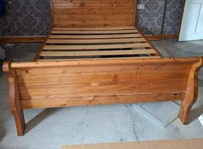 Sleigh bed frame (King size)