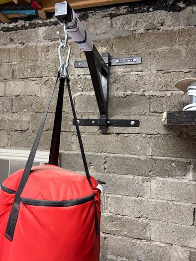 Outshock boxing bag and bracket