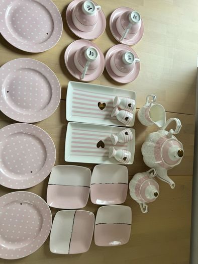Royal Victoria Vintage Tea Set for breakfast/tea time