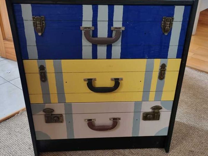 Chest of drawers