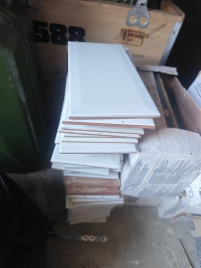metro white tile 20cm x 10cm.Qty approx 100.