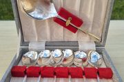 Boxed Art Deco silver-plated dessert spoons