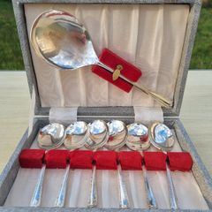 Boxed Art Deco silver-plated dessert spoons