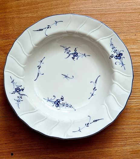 Blue and White Villeroy & Boch Vitro Porcelaine Salad Plate