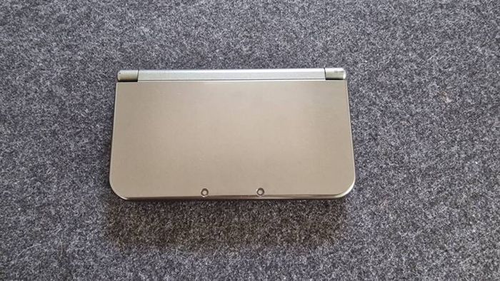 New Nintendo 3DS XL Metallic Grey 16GB Excellent Screens