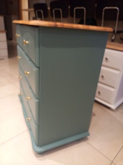 chest of drawers