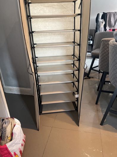 Shoe storage cabinet