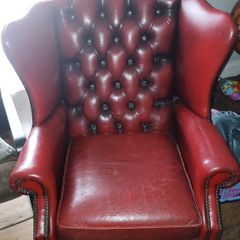 Sofa and matching armchairs - Priced to sell