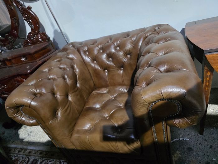 chesterfield armchair tube