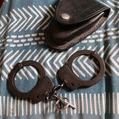 hand cuffs