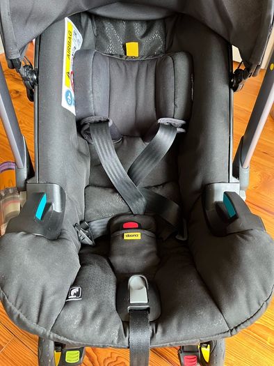 Doona i Car Seat and Stroller with Accessories - Nitro Black - Excellent Condition