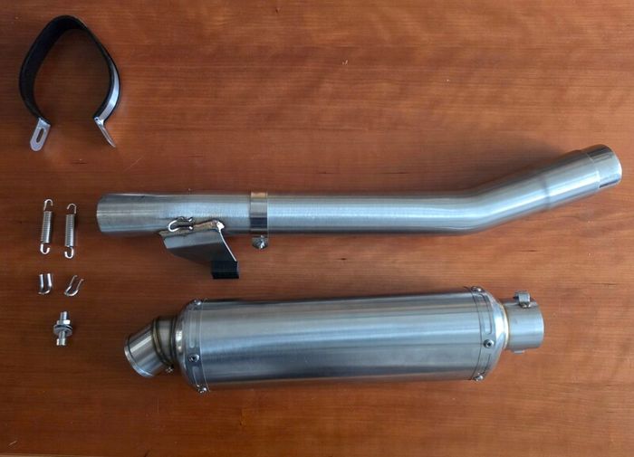 Suzuki Bandit GSF600 MK1 exhaust windscreen brackets