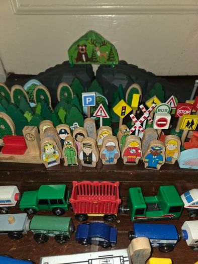 550+ Piece Train Set - Tracks, Vehicles, People, Buildings, Signs