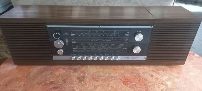 Vintage Blaupunkt radio with extra Bass speaker works and sounds great