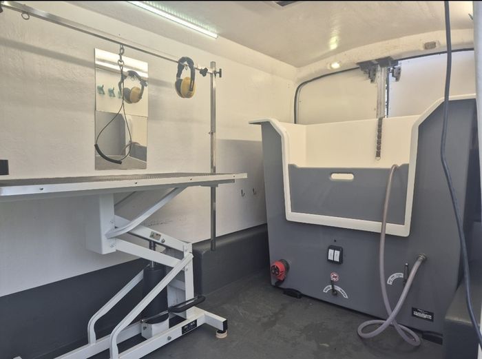 mobile dog grooming van