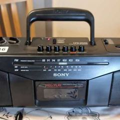 From 1984 Sony CFS-204S, Perfect sound, Radio working, tape do not play.