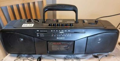 From 1984 Sony CFS-204S, Perfect sound, Radio working, tape do not play.