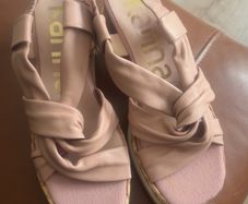 Kanna @ Arnotts size 7 BNWOT low heel soft leather nude wedges