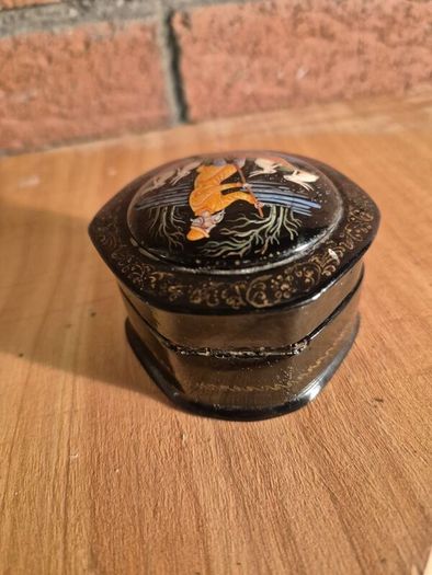 russian lacquered boxes