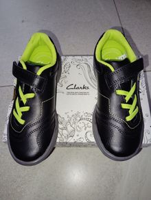 New.Clarks boys shoes.size 11F/Eur29