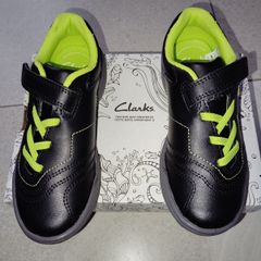 New.Clarks boys shoes.size 11F/Eur29