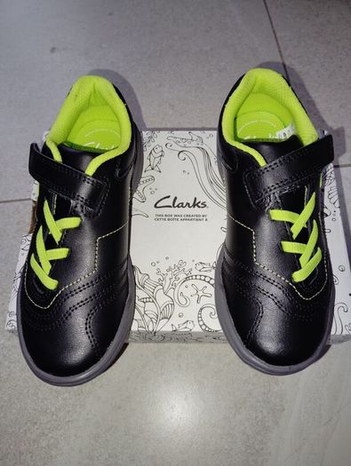 New.Clarks boys shoes.size 11F/Eur29
