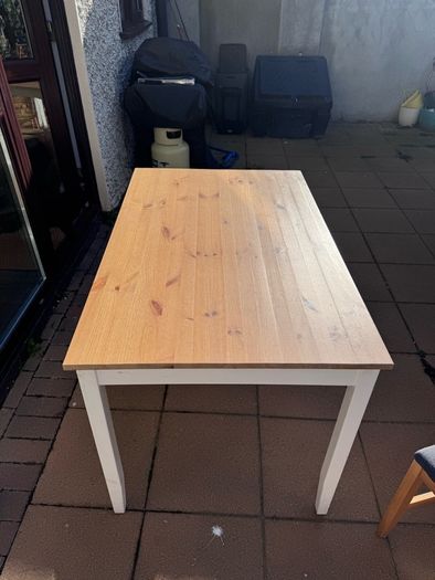 table and chairs