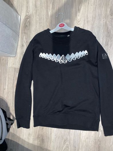 Moose Knuckles sweater