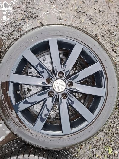 17" Genuine Vw Alloys with tyres