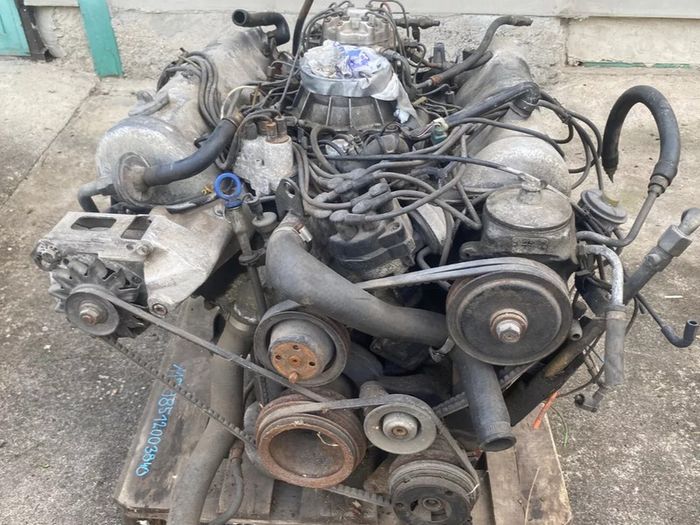 Mercedes M117 4.5 W116 engine